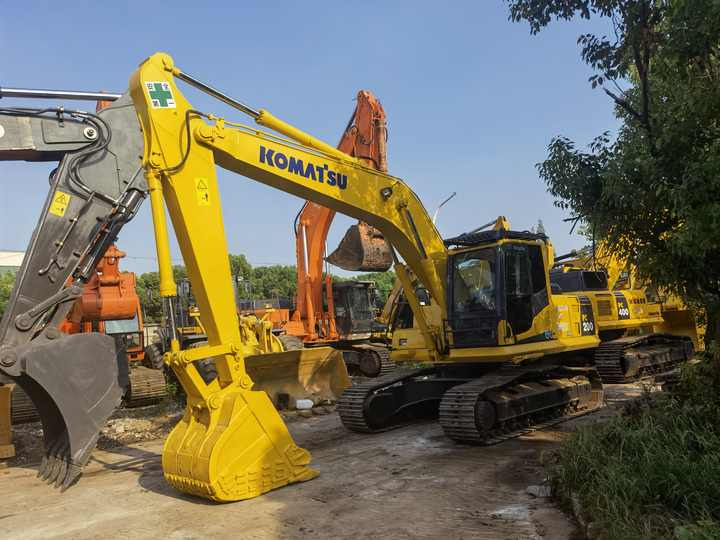 Cheap Used Japan Komatsu PC220-8 second hand excavator PC220 crawler excavator for sale - Верижен багер: снимка 3 Cheap Used Japan Komatsu PC220-8 second hand excavator PC220 crawler excavator for sale - Верижен багер: снимка 3