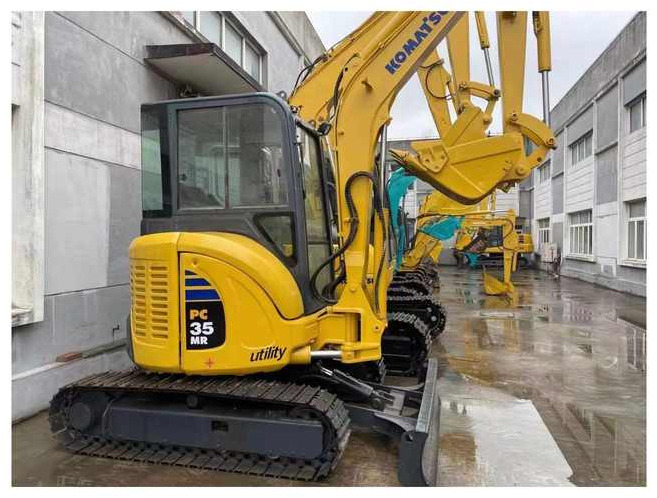 Competitive Price Used Komatsu Excavator PC35 PC55MR2 excellent condition Komatsu pc35mr Excavator - Верижен багер: снимка 1 Competitive Price Used Komatsu Excavator PC35 PC55MR2 excellent condition Komatsu pc35mr Excavator - Верижен багер: снимка 1