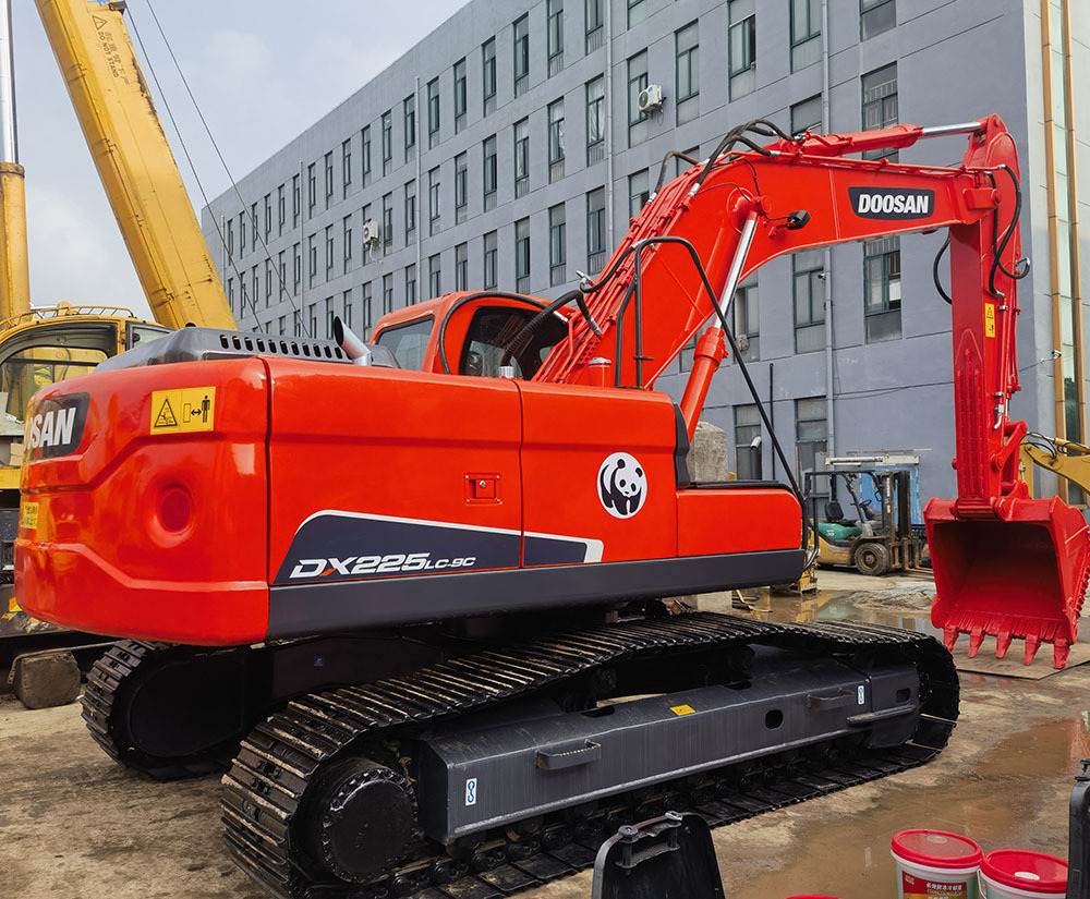 DOOSAN Doosan DX225LC Crawler excavator - Верижен багер: снимка 1 DOOSAN Doosan DX225LC Crawler excavator - Верижен багер: снимка 1