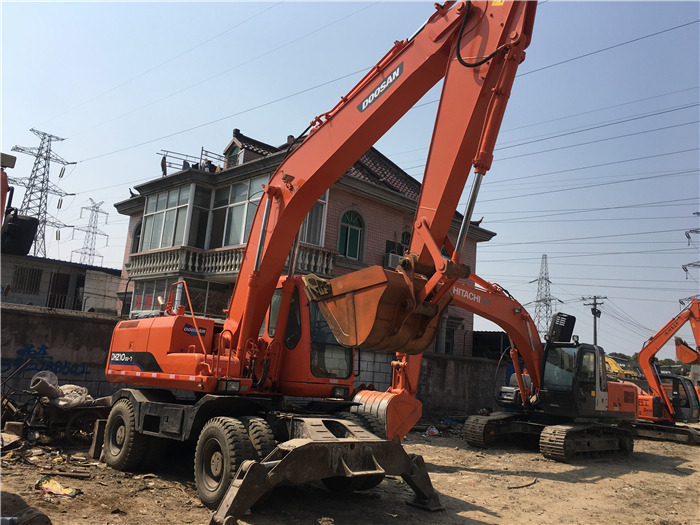 Doosan DH210w-7 wheel excavator - Колесен багер: снимка 3 Doosan DH210w-7 wheel excavator - Колесен багер: снимка 3