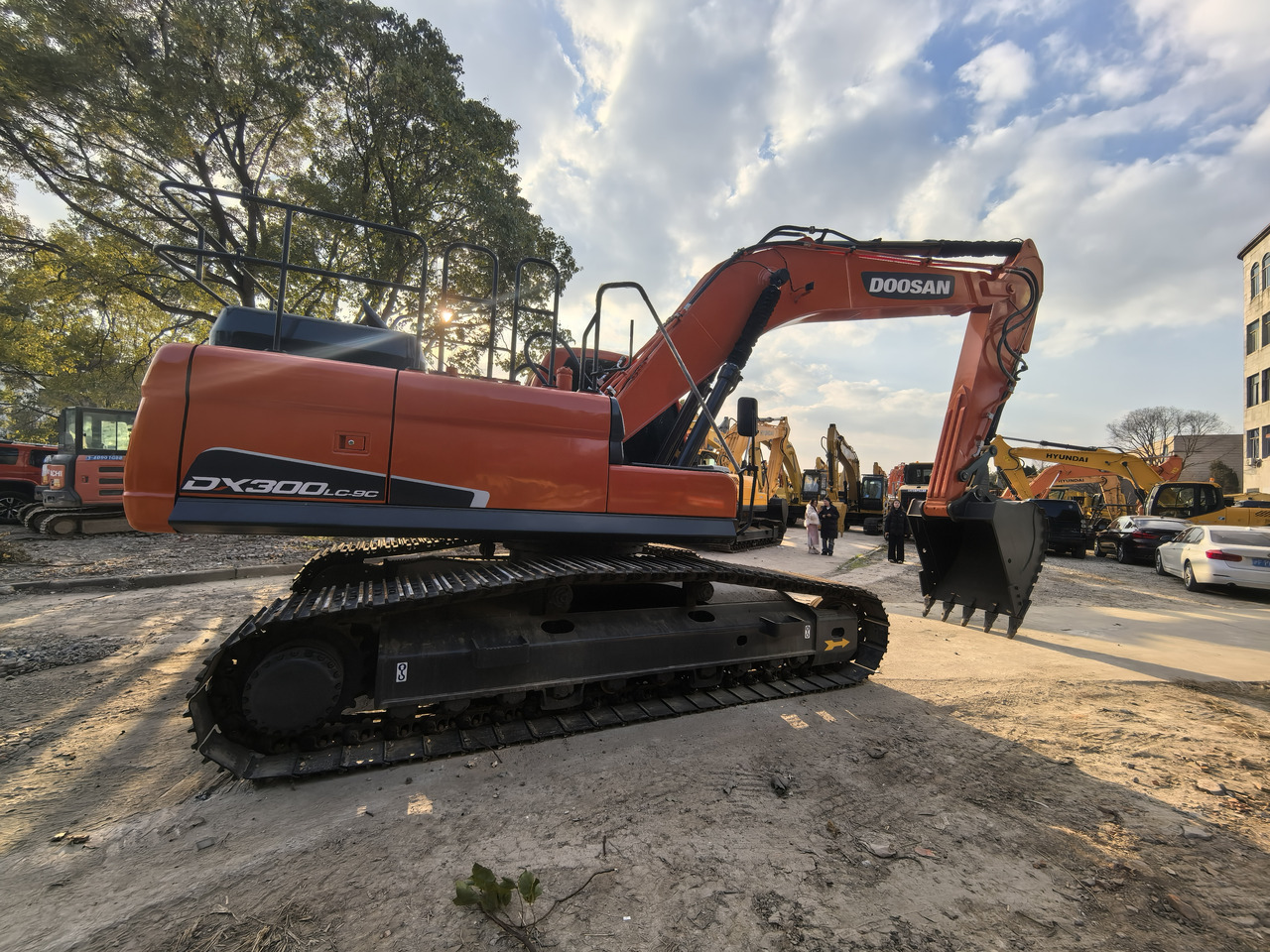Doosan DX300LC Crawler Excavator - Верижен багер: снимка 2 Doosan DX300LC Crawler Excavator - Верижен багер: снимка 2