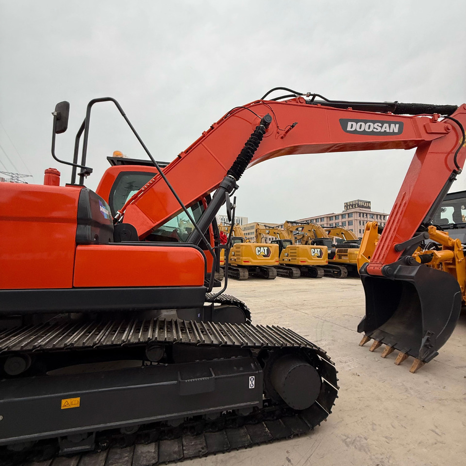 Doosan Dx225 Crawler Excavator - Верижен багер: снимка 3 Doosan Dx225 Crawler Excavator - Верижен багер: снимка 3