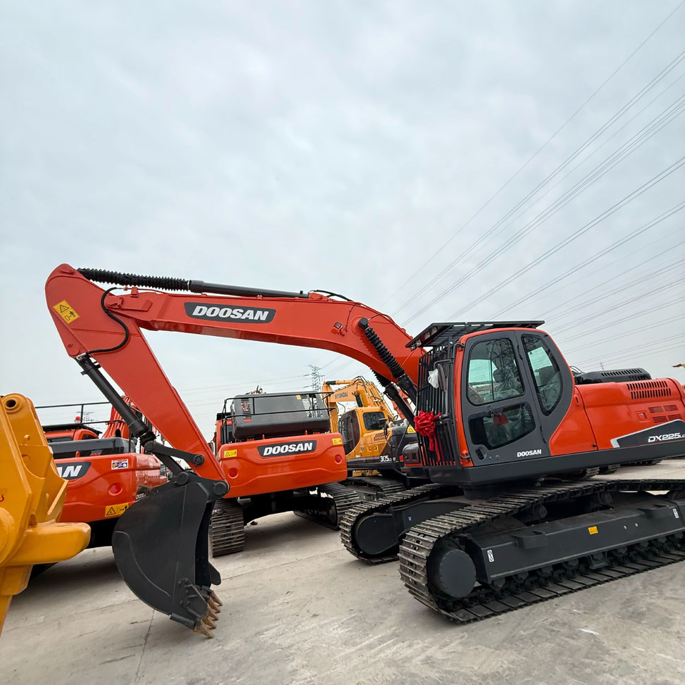 Doosan Dx225 Crawler Excavator - Верижен багер: снимка 1 Doosan Dx225 Crawler Excavator - Верижен багер: снимка 1