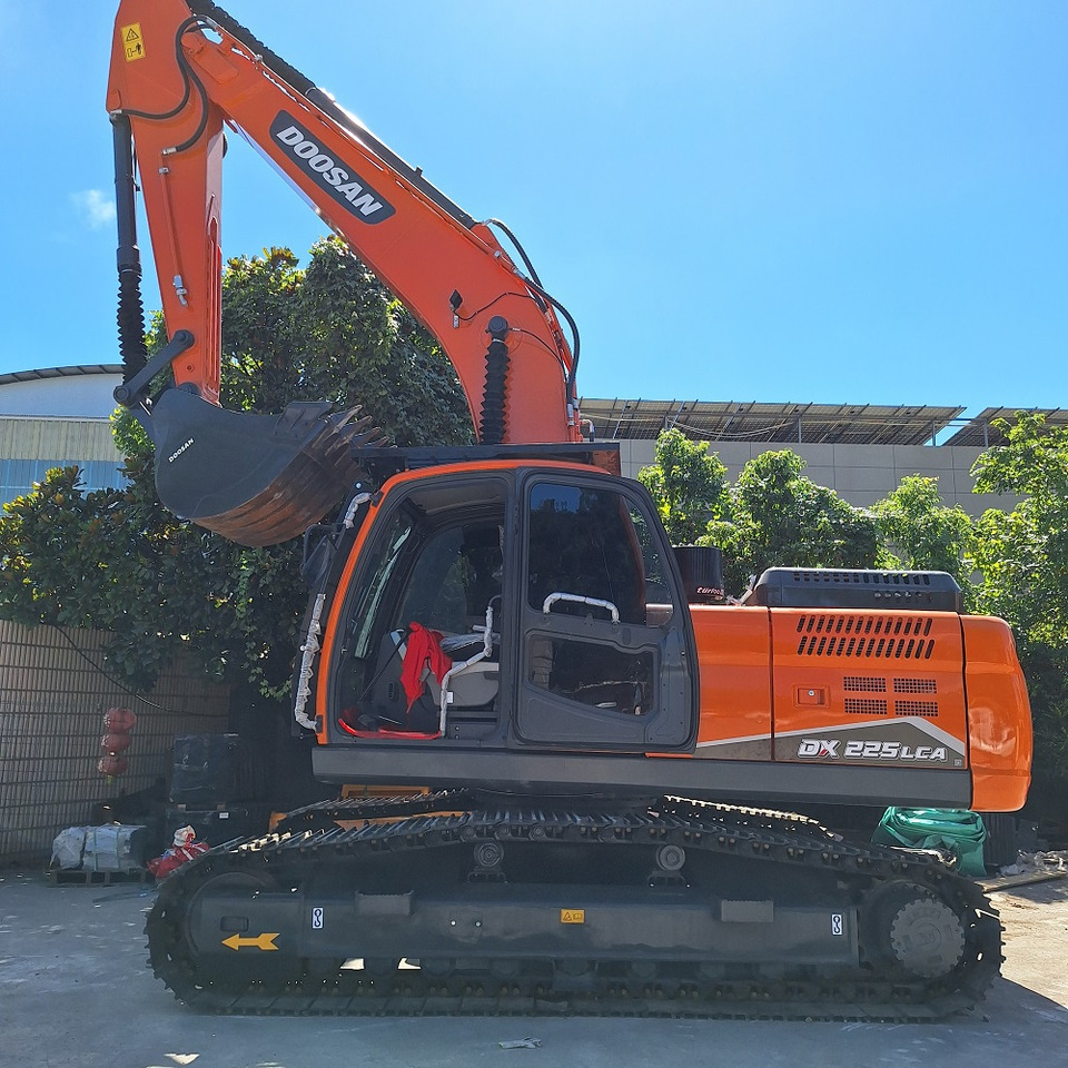 Doosan Dx225LCA Crawler Excavator - Верижен багер: снимка 3 Doosan Dx225LCA Crawler Excavator - Верижен багер: снимка 3