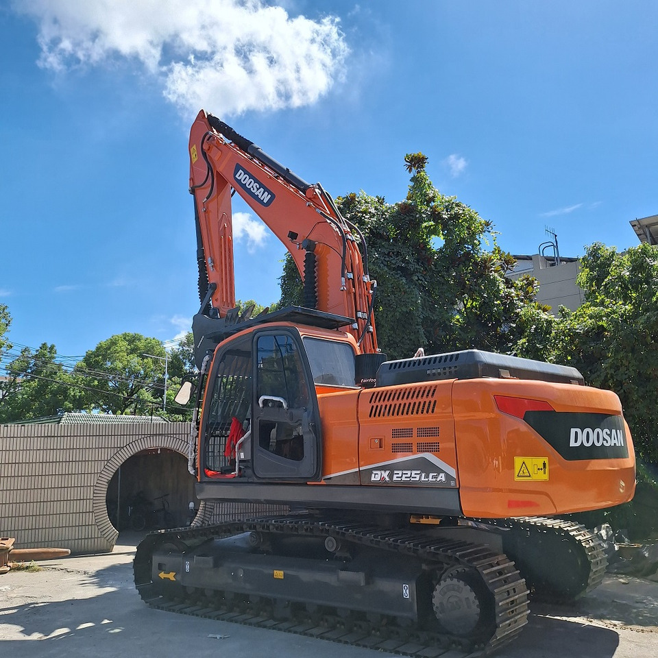 Doosan Dx225LCA Crawler Excavator - Верижен багер: снимка 1 Doosan Dx225LCA Crawler Excavator - Верижен багер: снимка 1