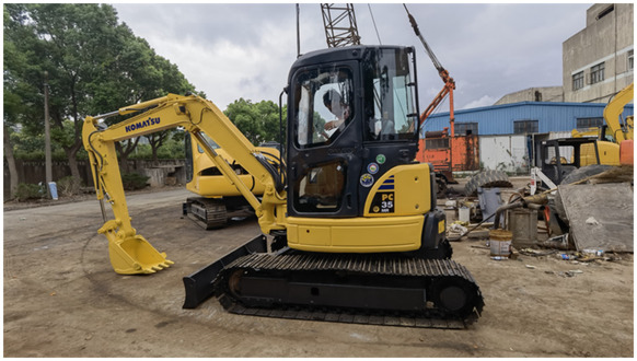 Excellent condition komatsu pc35MR in stock used original Japan komatsu pc35 excavator for sale - Верижен багер: снимка 1 Excellent condition komatsu pc35MR in stock used original Japan komatsu pc35 excavator for sale - Верижен багер: снимка 1