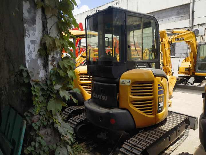 Good condition used excavator Komatsu PC35, Komatsu PC35MR-3 excavator with dozer, mini escavadora Komatsu - Верижен багер: снимка 4 Good condition used excavator Komatsu PC35, Komatsu PC35MR-3 excavator with dozer, mini escavadora Komatsu - Верижен багер: снимка 4