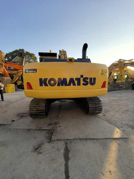 High Quality Used 22 ton Excavator komatsu pc220 Tracked Excavators komatsu excavator used japan in cheap price - Верижен багер: снимка 3 High Quality Used 22 ton Excavator komatsu pc220 Tracked Excavators komatsu excavator used japan in cheap price - Верижен багер: снимка 3