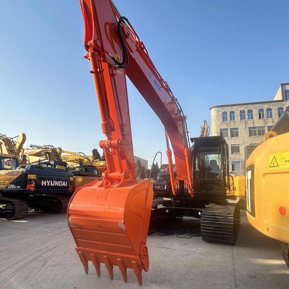 Hitachi ZX200-3 Excavator - Верижен багер: снимка 3 Hitachi ZX200-3 Excavator - Верижен багер: снимка 3