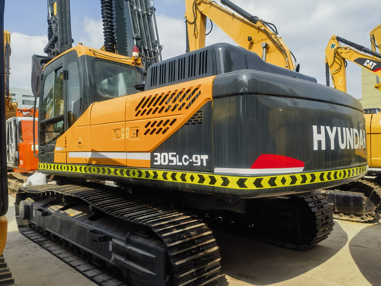 Hyundai 305LC-9T Excavator - Верижен багер: снимка 3 Hyundai 305LC-9T Excavator - Верижен багер: снимка 3