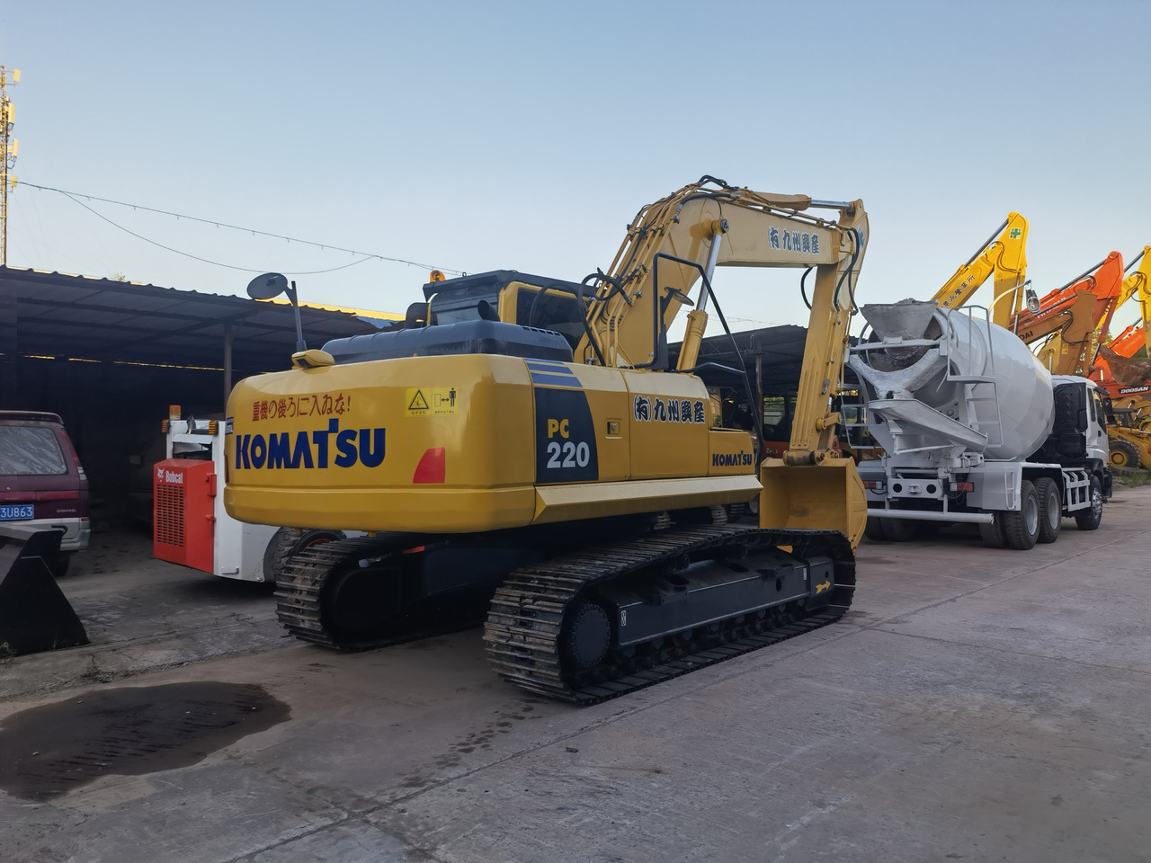 KOMATSU PC220-8 - Верижен багер: снимка 1 KOMATSU PC220-8 - Верижен багер: снимка 1