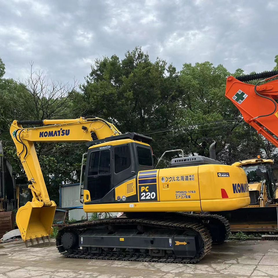 KOMATSU PC220-8 excavator - Верижен багер: снимка 1 KOMATSU PC220-8 excavator - Верижен багер: снимка 1