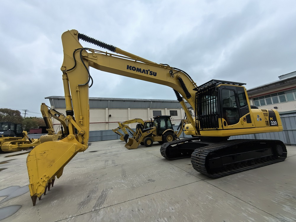KOMATSU PC220-8 excavator - Верижен багер: снимка 1 KOMATSU PC220-8 excavator - Верижен багер: снимка 1