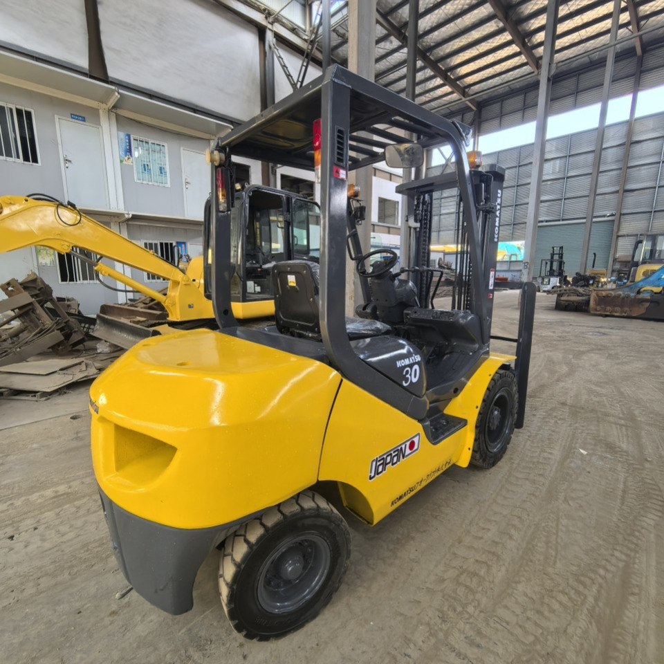 Komatsu FD30 Forklift - Дизелов мотокар: снимка 3 Komatsu FD30 Forklift - Дизелов мотокар: снимка 3