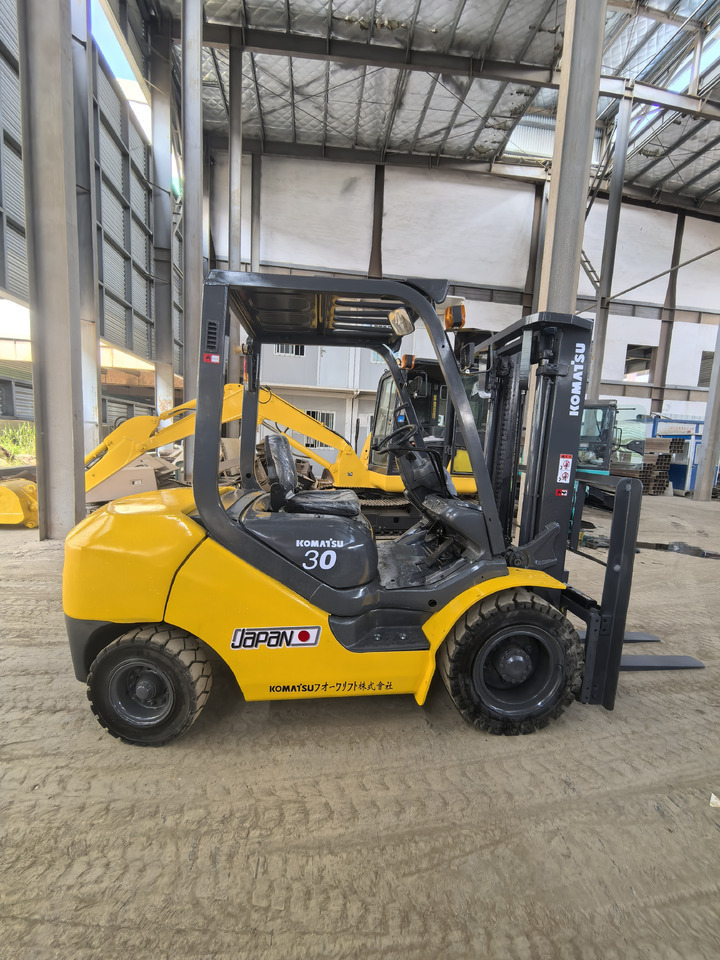 Komatsu FD30 Forklift - Дизелов мотокар: снимка 2 Komatsu FD30 Forklift - Дизелов мотокар: снимка 2