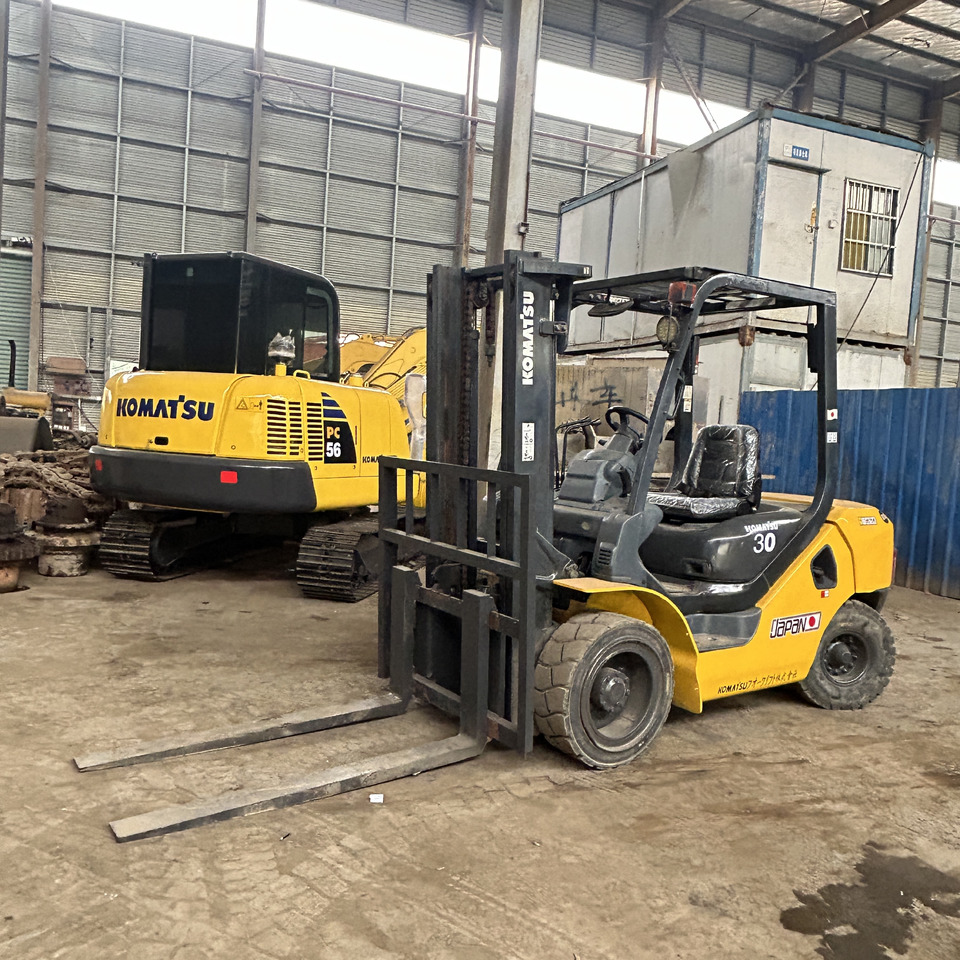 Komatsu FD30 Forklift - Дизелов мотокар: снимка 3 Komatsu FD30 Forklift - Дизелов мотокар: снимка 3