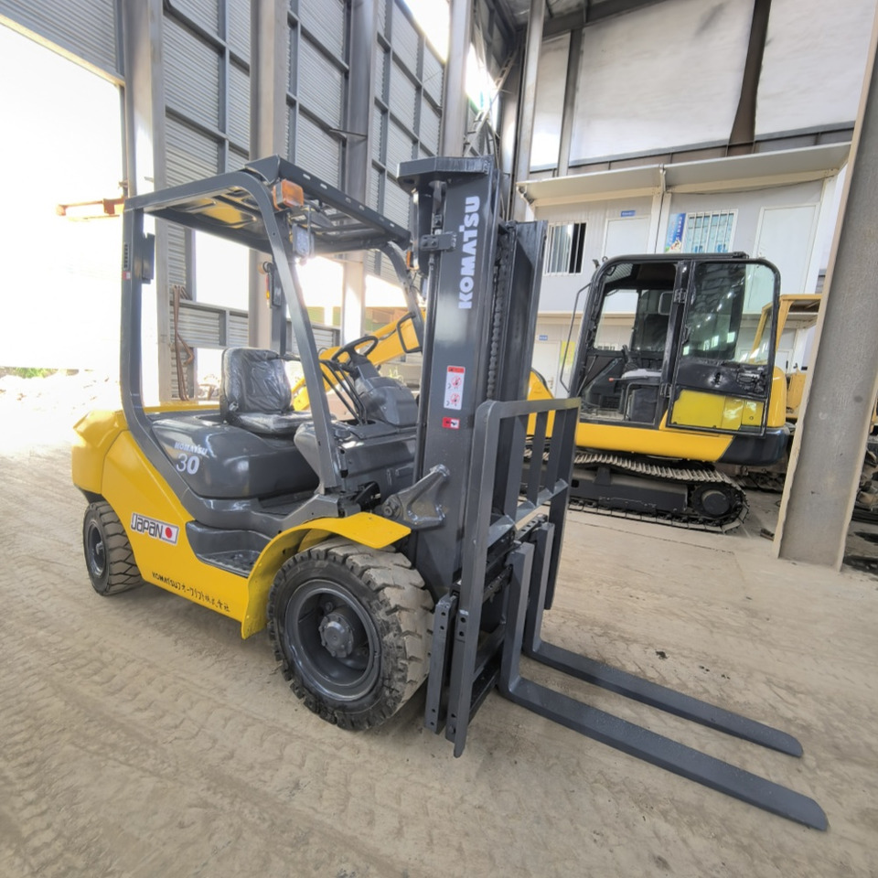 Komatsu FD30 Forklift - Дизелов мотокар: снимка 2 Komatsu FD30 Forklift - Дизелов мотокар: снимка 2