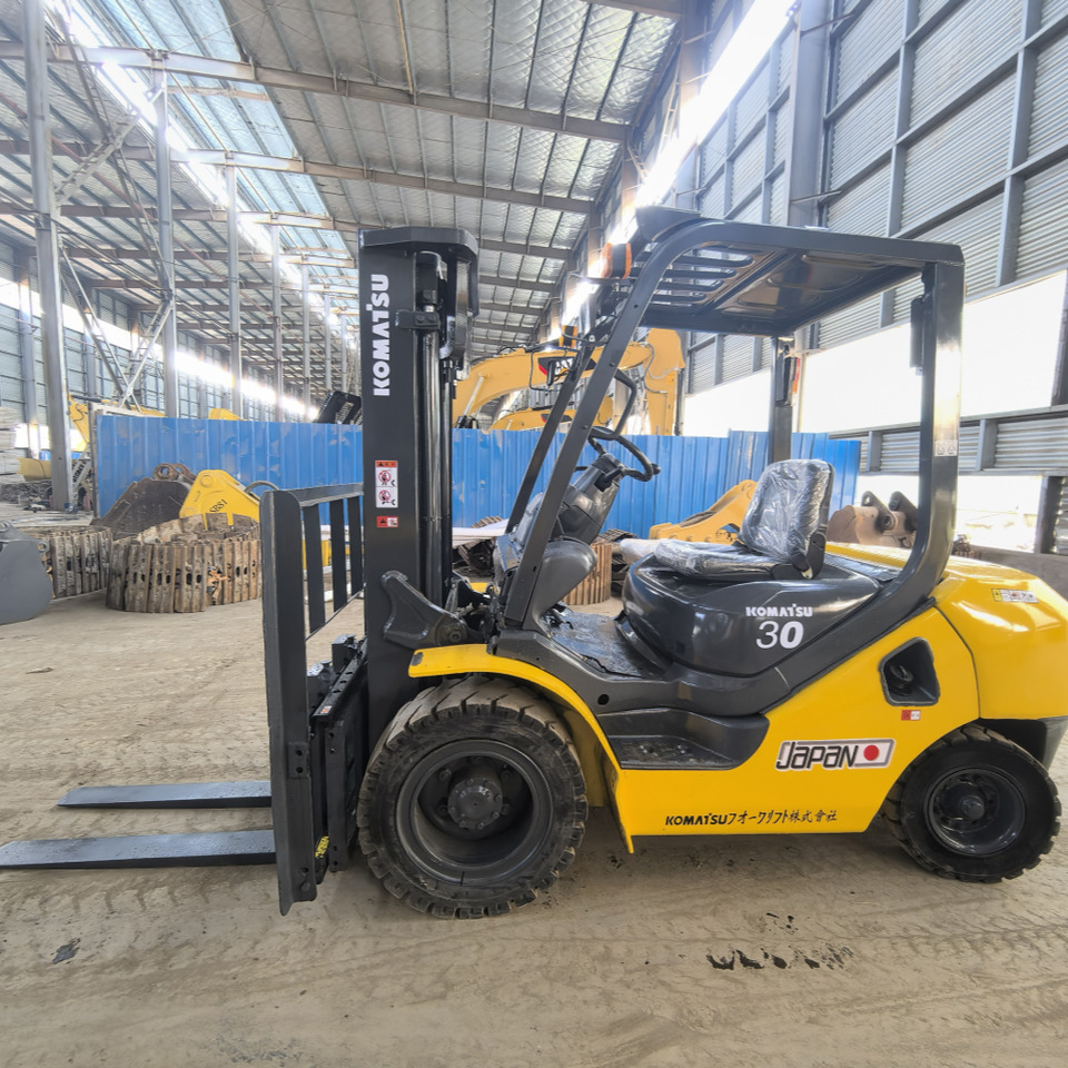 Komatsu FD30 Forklift - Дизелов мотокар: снимка 3 Komatsu FD30 Forklift - Дизелов мотокар: снимка 3