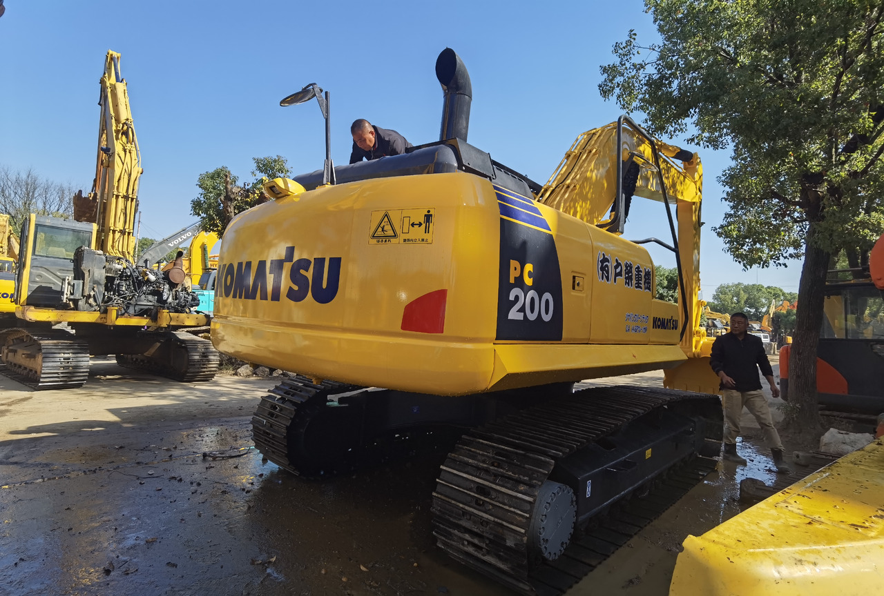 Komatsu PC200-8 Excavator - Верижен багер: снимка 2 Komatsu PC200-8 Excavator - Верижен багер: снимка 2