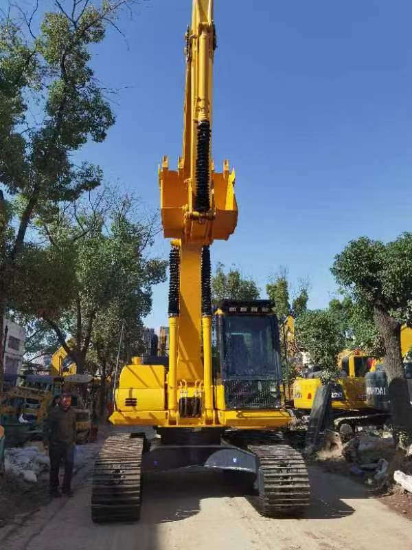 Komatsu PC200-8 Excavator - Верижен багер: снимка 4 Komatsu PC200-8 Excavator - Верижен багер: снимка 4