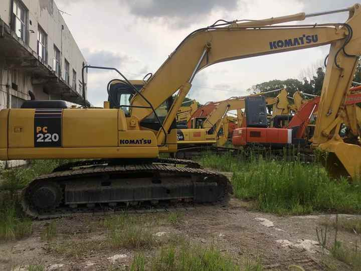 Komatsu PC220-7 - Верижен багер: снимка 2 Komatsu PC220-7 - Верижен багер: снимка 2