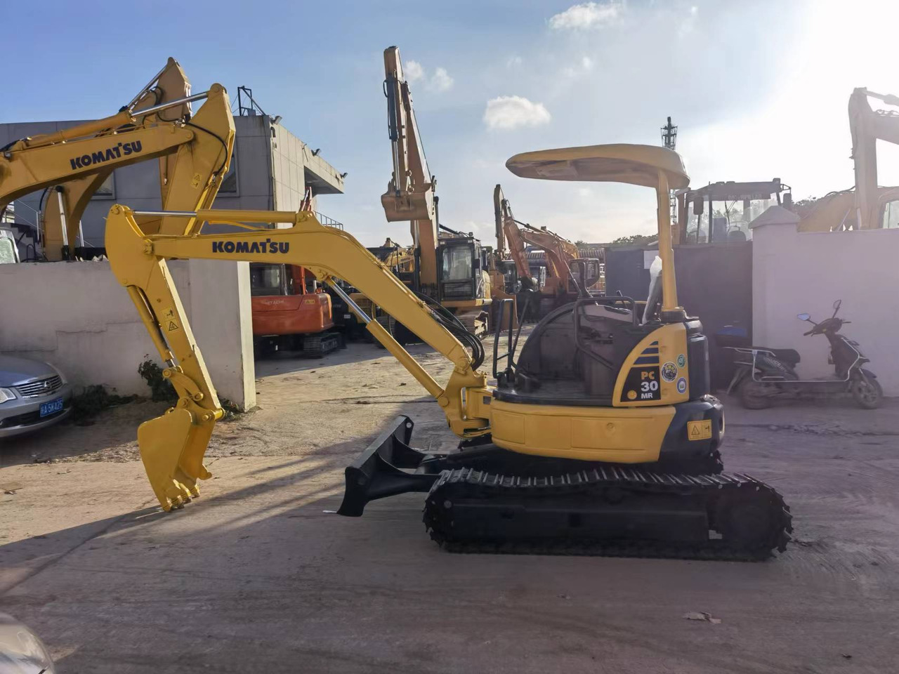 Komatsu PC30 excavator - Верижен багер: снимка 1 Komatsu PC30 excavator - Верижен багер: снимка 1