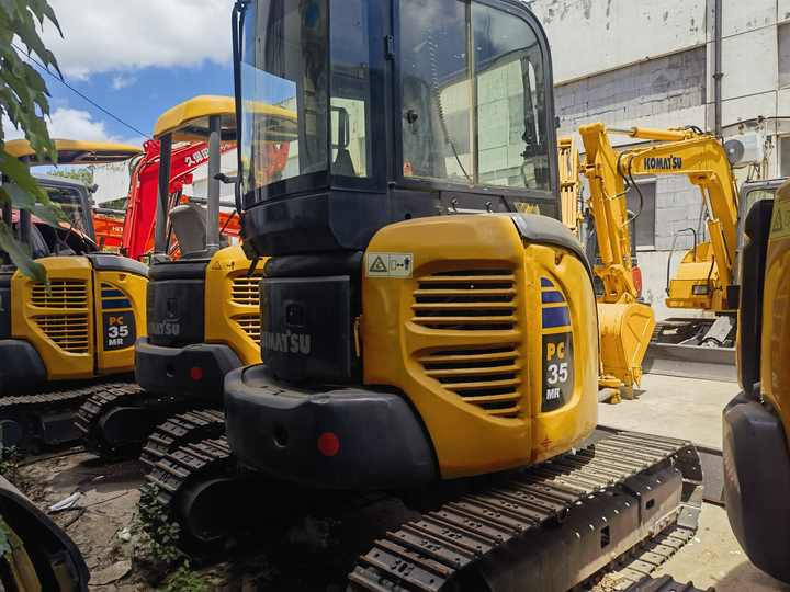 Komatsu PC35MR-3 excavator - Верижен багер: снимка 1 Komatsu PC35MR-3 excavator - Верижен багер: снимка 1