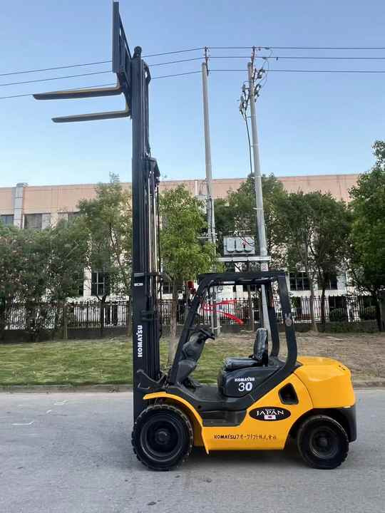 Дизелов мотокар New arriver second hand Komatsu FD30 forklift with good performance cheap used forklift for sale: снимка 6