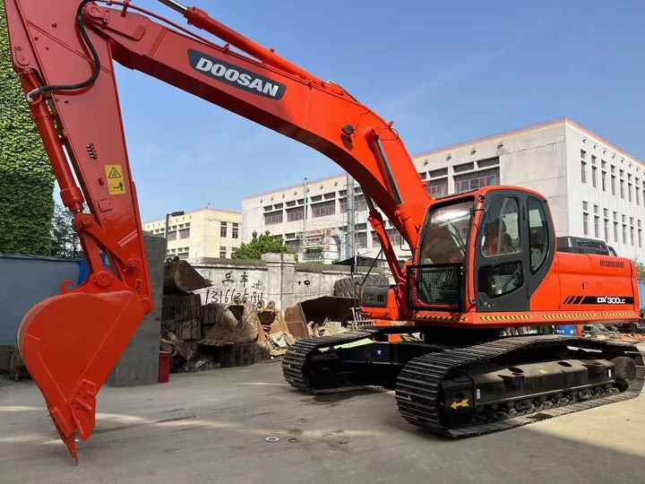 Original Korea Doosan Used Excavator 30 Ton Doosan DX300LC Crawler Excavator For Sale - Верижен багер: снимка 2 Original Korea Doosan Used Excavator 30 Ton Doosan DX300LC Crawler Excavator For Sale - Верижен багер: снимка 2