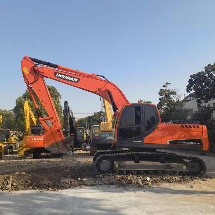 Original Used Excavators Doosan Dx225 Crawler Excavator 22 ton doosan DX22LC used Korea made Doosan excavator - Верижен багер: снимка 5 Original Used Excavators Doosan Dx225 Crawler Excavator 22 ton doosan DX22LC used Korea made Doosan excavator - Верижен багер: снимка 5