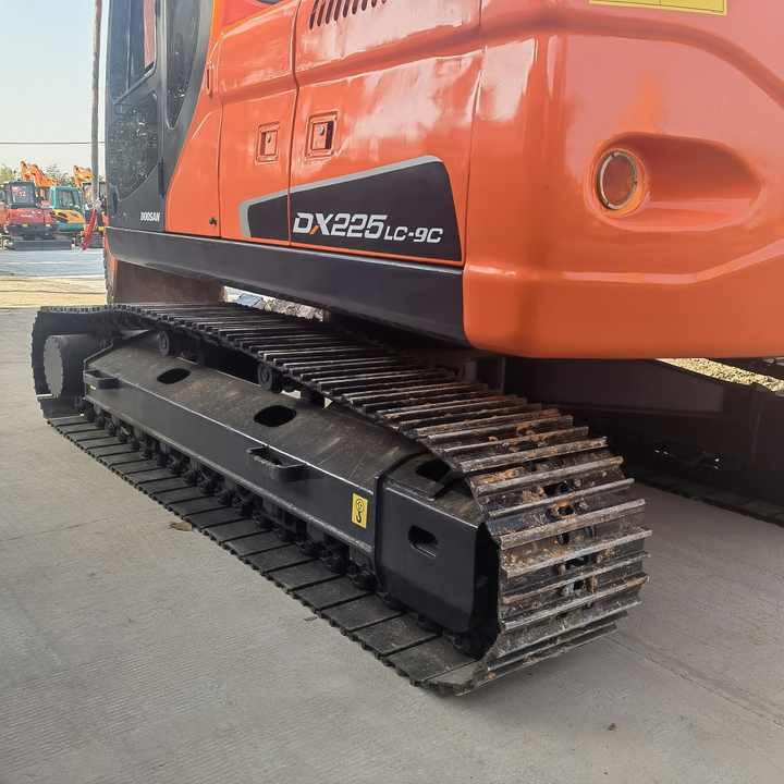 Original Used Excavators Doosan Dx225 Crawler Excavator 22 ton doosan DX22LC used Korea made Doosan excavator - Верижен багер: снимка 4 Original Used Excavators Doosan Dx225 Crawler Excavator 22 ton doosan DX22LC used Korea made Doosan excavator - Верижен багер: снимка 4