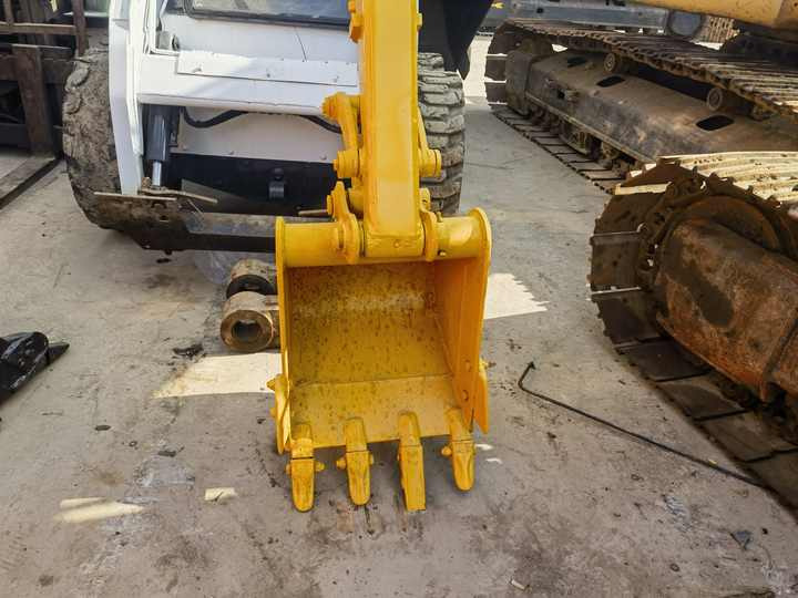 PC30 komatsu hydraulic excavator small digger in good condition on sale - Верижен багер: снимка 4 PC30 komatsu hydraulic excavator small digger in good condition on sale - Верижен багер: снимка 4