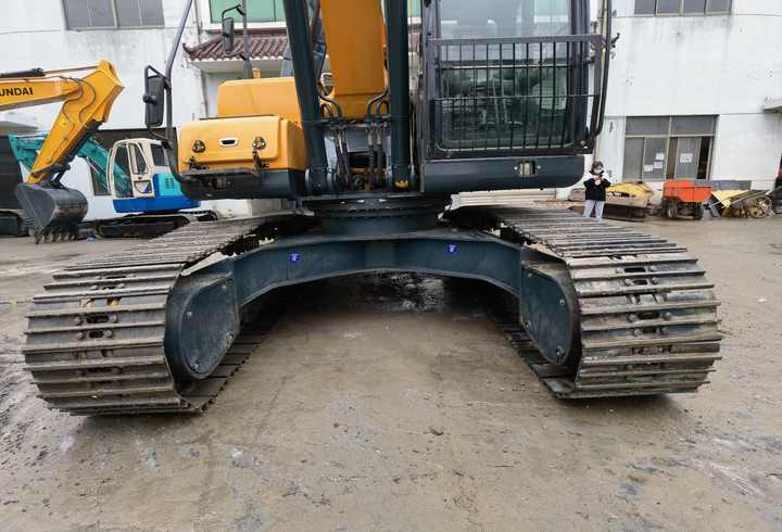 Second Hand Hyundai 220lc-9s excavators with good condition in china shanghai yard for sale - Верижен багер: снимка 5 Second Hand Hyundai 220lc-9s excavators with good condition in china shanghai yard for sale - Верижен багер: снимка 5