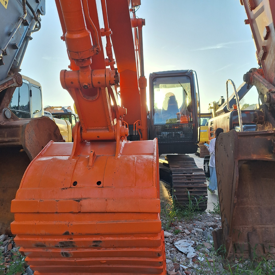 Second hand Hitachi ZX210 excavator - Багер: снимка 1 Second hand Hitachi ZX210 excavator - Багер: снимка 1