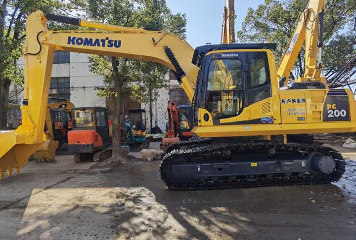 Secondhand komatsu pc220-8 excavator low price high quality Japan Komatsu Excavator PC220-8 for sale - Верижен багер: снимка 3 Secondhand komatsu pc220-8 excavator low price high quality Japan Komatsu Excavator PC220-8 for sale - Верижен багер: снимка 3