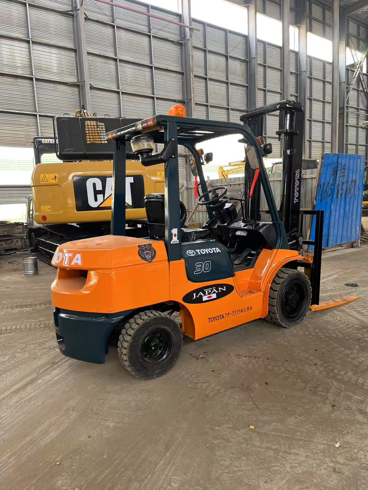 Toyota FD30 Forklift - Дизелов мотокар: снимка 5 Toyota FD30 Forklift - Дизелов мотокар: снимка 5