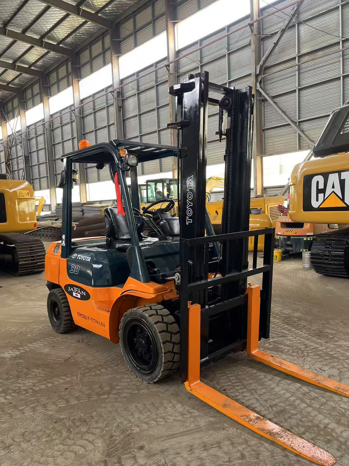 Toyota FD30 Forklift - Дизелов мотокар: снимка 4 Toyota FD30 Forklift - Дизелов мотокар: снимка 4