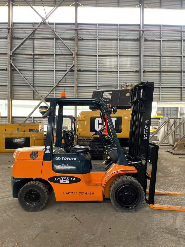Toyota FD30 Forklift - Дизелов мотокар: снимка 3 Toyota FD30 Forklift - Дизелов мотокар: снимка 3