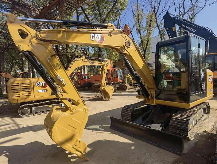 Used Mini Excavator Cat 305.5E2 Crawler Digger Short working time with good condition in stock - Верижен багер: снимка 3 Used Mini Excavator Cat 305.5E2 Crawler Digger Short working time with good condition in stock - Верижен багер: снимка 3