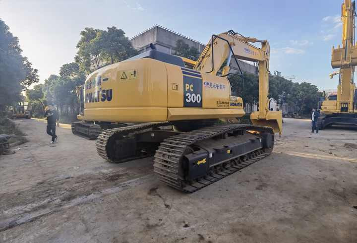 Used Original Japan Second Hand Komatsu PC300-7 Digger 30 ton Excavator Machine for sale - Верижен багер: снимка 5 Used Original Japan Second Hand Komatsu PC300-7 Digger 30 ton Excavator Machine for sale - Верижен багер: снимка 5