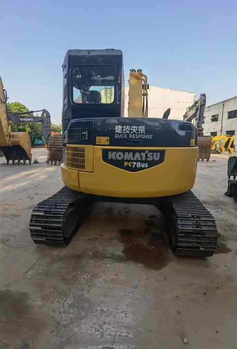 Used Small Crawler Excavator PC78US Japan Brand komatsu model pc78us For Sale - Багер: снимка 2 Used Small Crawler Excavator PC78US Japan Brand komatsu model pc78us For Sale - Багер: снимка 2