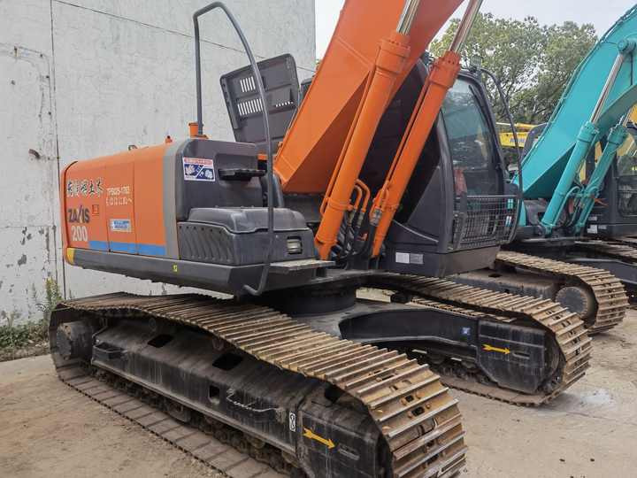 Used excavator Hitachi 20 ton original Japan Hitachi ZX200-3 ZX200-5G EX200-5 ZX240 Excavator FOR SALE - Багер: снимка 4 Used excavator Hitachi 20 ton original Japan Hitachi ZX200-3 ZX200-5G EX200-5 ZX240 Excavator FOR SALE - Багер: снимка 4