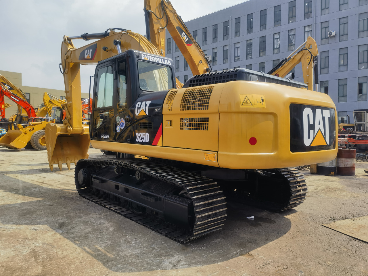 Cat325d excavators - Верижен багер: снимка 1 Cat325d excavators - Верижен багер: снимка 1