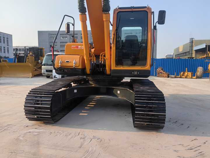 Good condition Hyundai used excavator Crawler excavator 220LC-9S cheap price for sale - Верижен багер: снимка 4 Good condition Hyundai used excavator Crawler excavator 220LC-9S cheap price for sale - Верижен багер: снимка 4