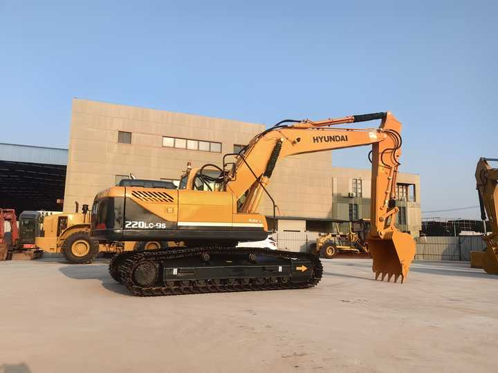 Good condition Hyundai used excavator Crawler excavator 220LC-9S cheap price for sale - Верижен багер: снимка 2 Good condition Hyundai used excavator Crawler excavator 220LC-9S cheap price for sale - Верижен багер: снимка 2