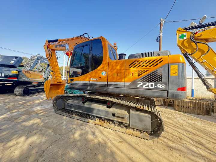 Good condition and high performance second hand Hyundai 220lc-9S Excavators used excavator on hot sale in shanghai yard - Верижен багер: снимка 4 Good condition and high performance second hand Hyundai 220lc-9S Excavators used excavator on hot sale in shanghai yard - Верижен багер: снимка 4