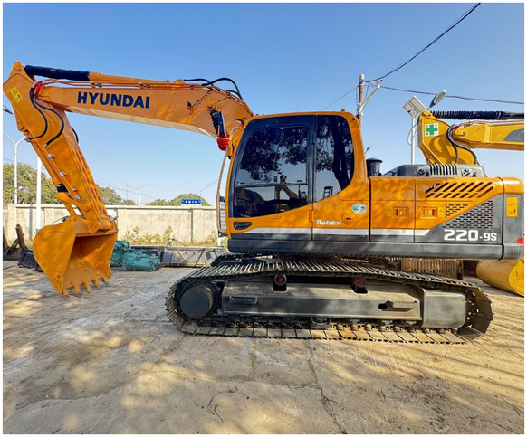Good condition and high performance second hand Hyundai 220lc-9S Excavators used excavator on hot sale in shanghai yard - Верижен багер: снимка 1 Good condition and high performance second hand Hyundai 220lc-9S Excavators used excavator on hot sale in shanghai yard - Верижен багер: снимка 1