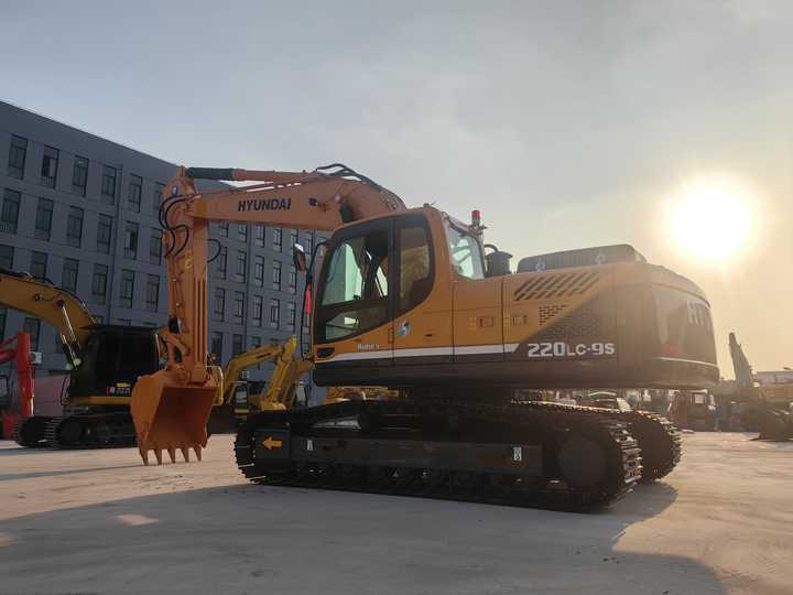 Hot sale high quality Hyundai 220LC-9S used crawler excavator 305LC-9T Hyundai used excavator for sale - Верижен багер: снимка 3 Hot sale high quality Hyundai 220LC-9S used crawler excavator 305LC-9T Hyundai used excavator for sale - Верижен багер: снимка 3