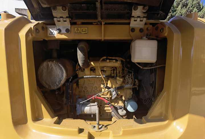 Original Japan earth moving used mini excavator CAT 305.5E2 with high quality cheap for sale - Верижен багер: снимка 4 Original Japan earth moving used mini excavator CAT 305.5E2 with high quality cheap for sale - Верижен багер: снимка 4