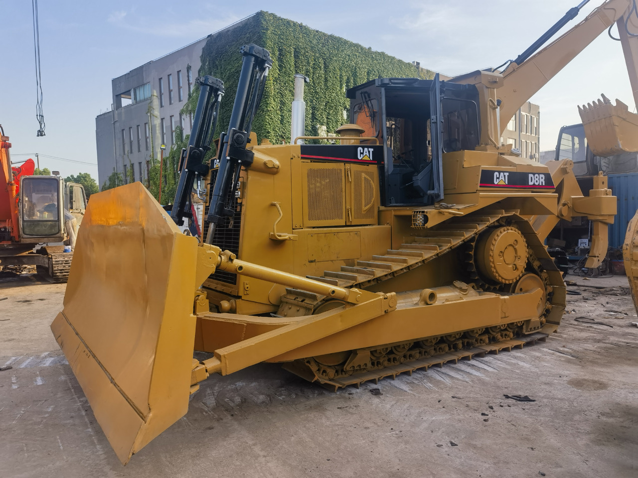 Used cat d8r bulldozer - Булдозер: снимка 1 Used cat d8r bulldozer - Булдозер: снимка 1